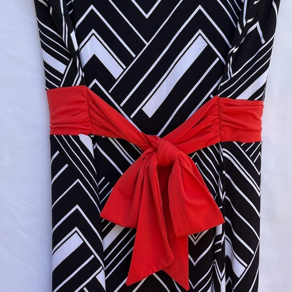 Chic Black & White Maxi Dress with Red Waist Tie – Size L - Picture 4 of 4